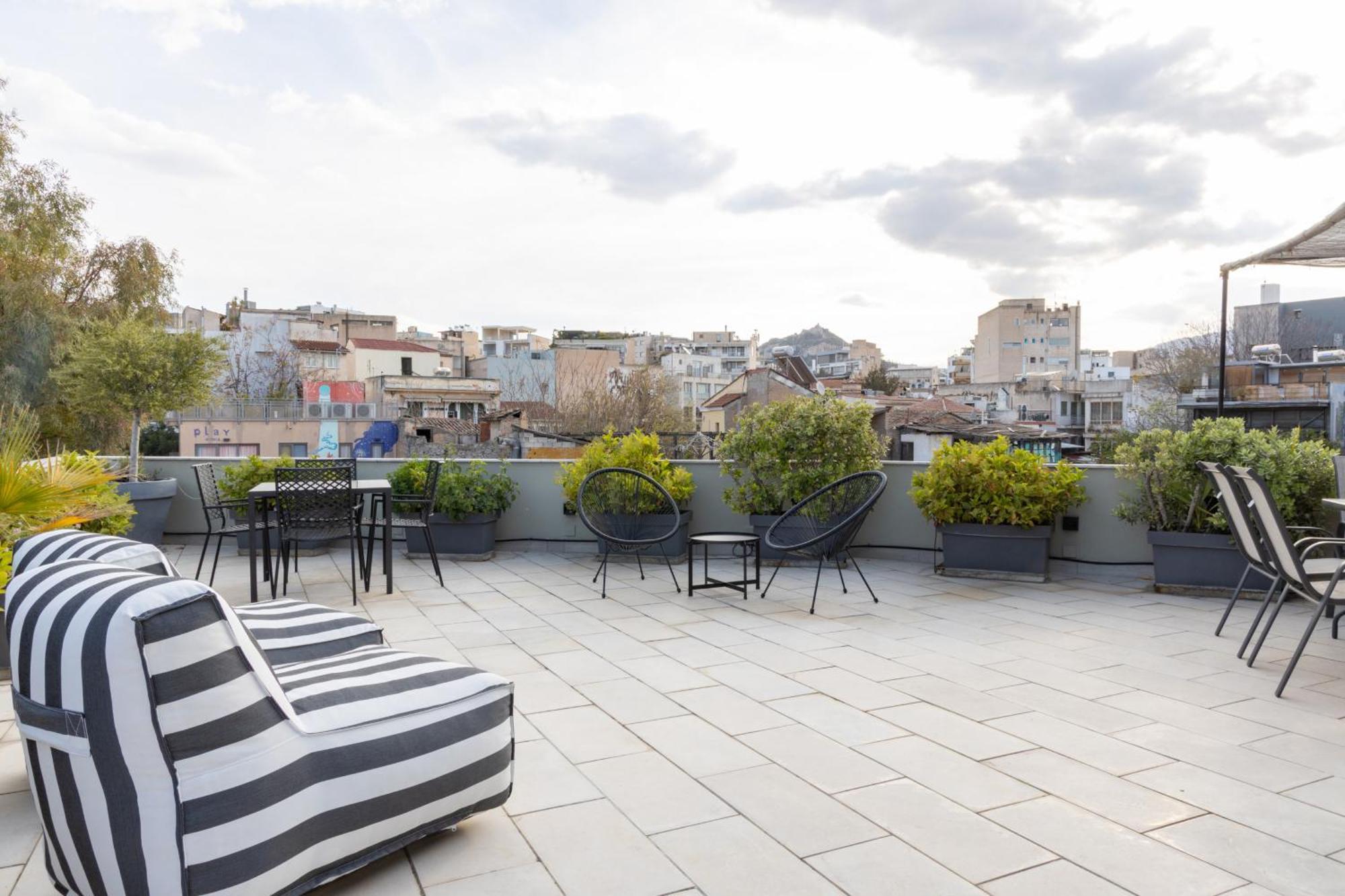 85 Sqm In The Heart Of Athens Shared Rooftop Deck Dış mekan fotoğraf