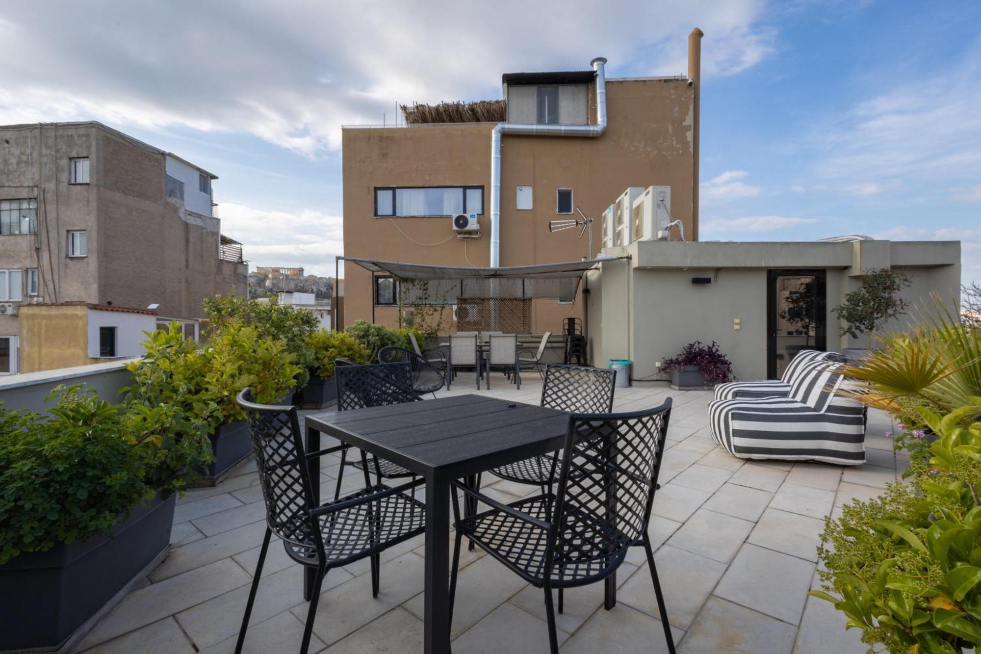 85 Sqm In The Heart Of Athens Shared Rooftop Deck Dış mekan fotoğraf
