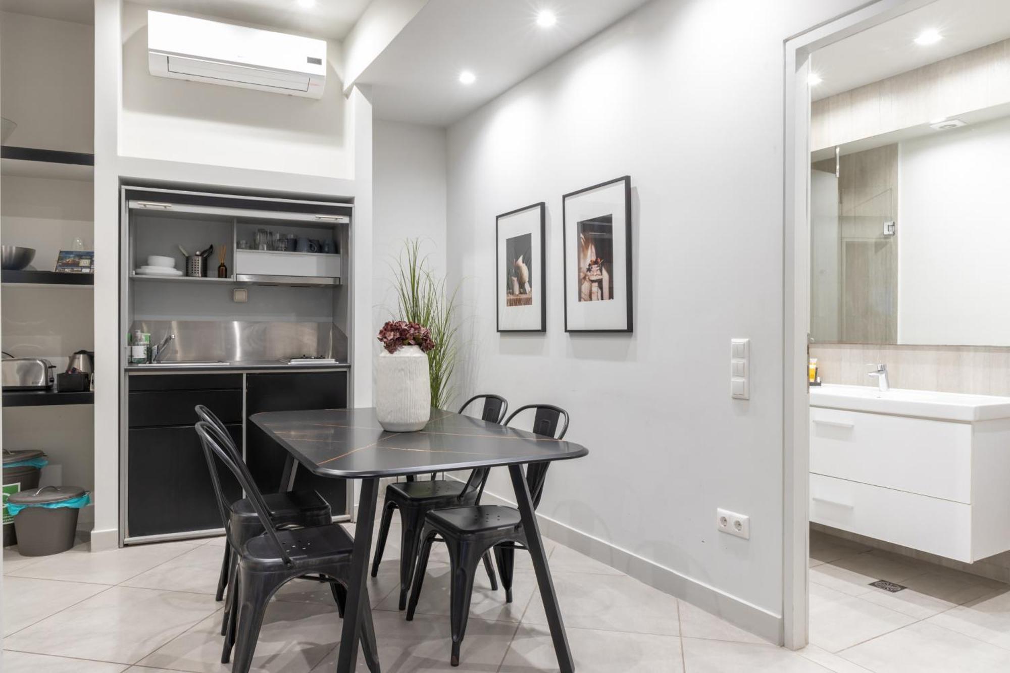 85 Sqm In The Heart Of Athens Shared Rooftop Deck Dış mekan fotoğraf